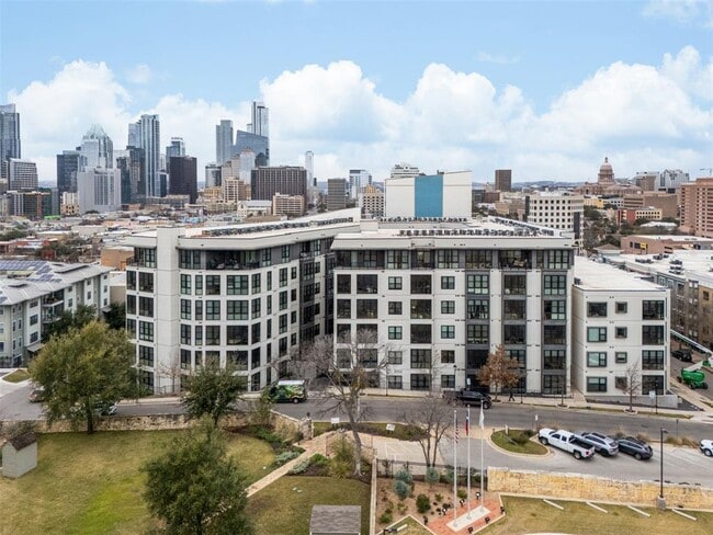 Building Photo - 800 Embassy Dr