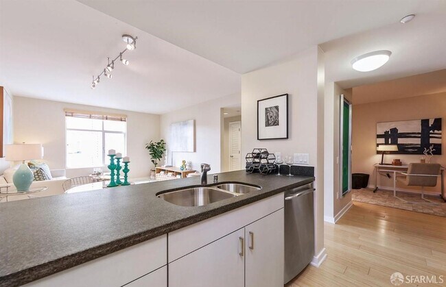 Building Photo - 451 Kansas St