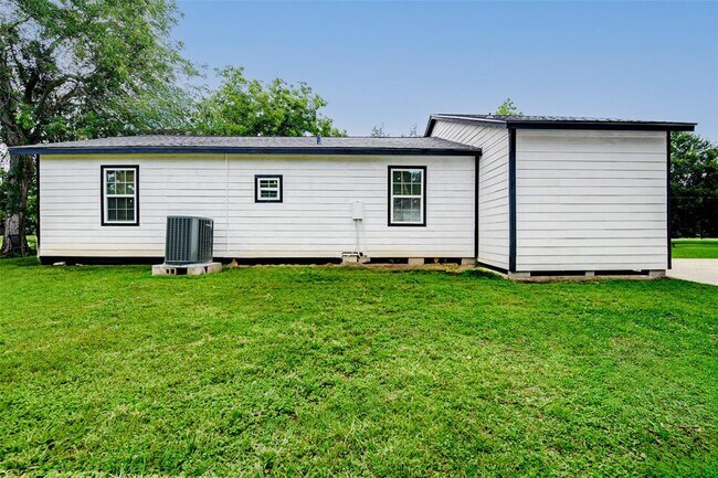Building Photo - 706 Beaumont St