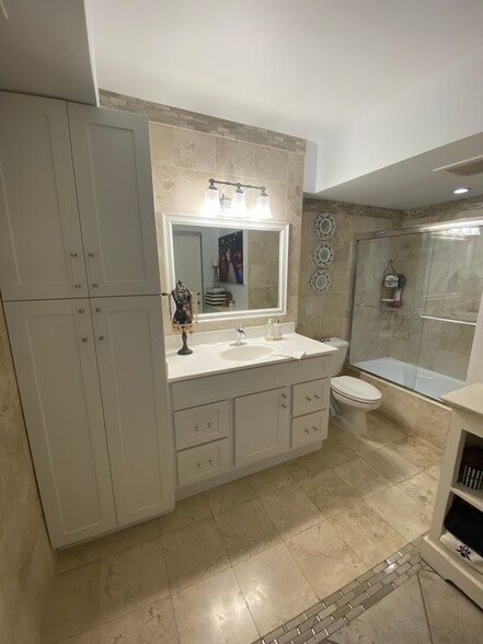 Building Photo - 11930 N Bayshore Dr