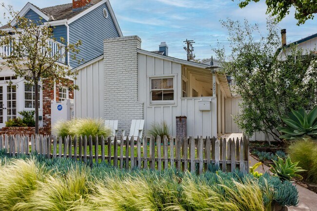 Building Photo - 502 Poinsettia Ave