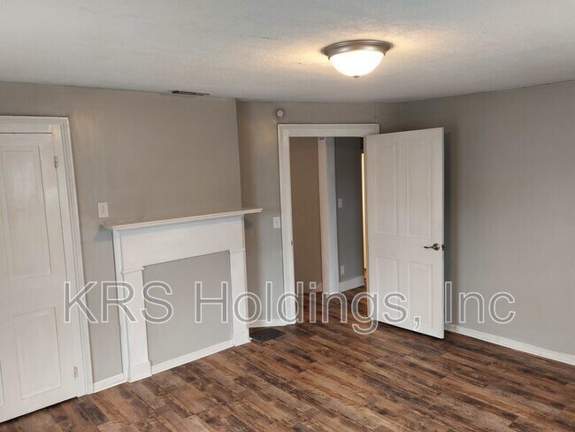 Building Photo - 607 Winthrop St