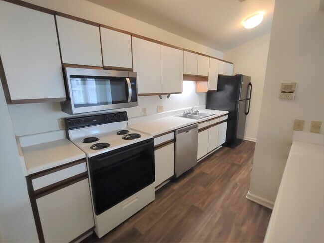 Building Photo - Pristine Condo located in Rose Croft Community!