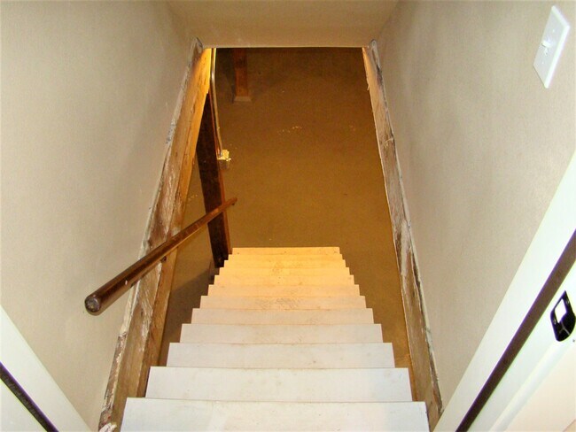 Building Photo - Charming 3 bedroom, 2 bath home