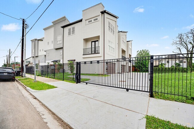 Building Photo - 115 Milby St