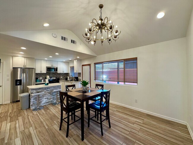 Building Photo - AVAILABLE NOW!! 3 BEDROOM 3 BATHROOM HOME IN JOSHUA TREE!