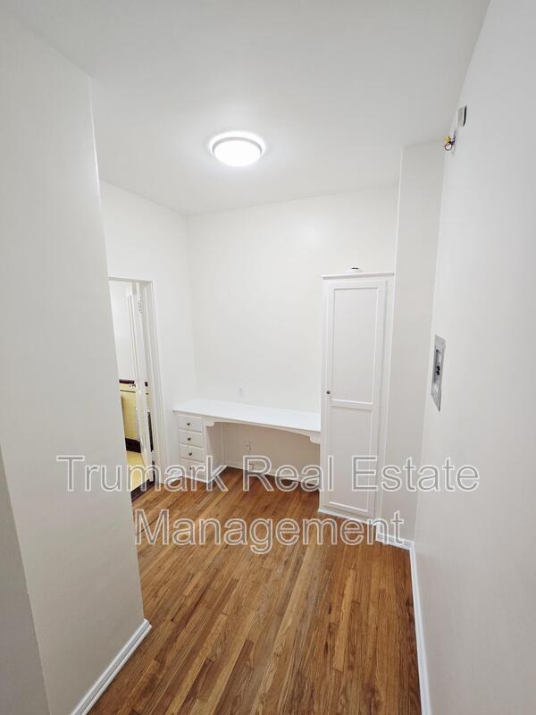 Building Photo - 410 E Harvard St
