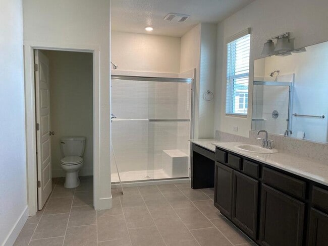 Building Photo - 2465 Pineda Dr
