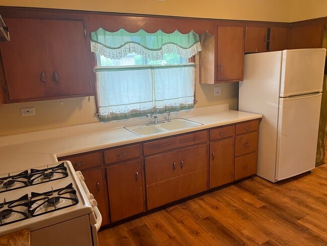 Building Photo - 1600 Lincoln St