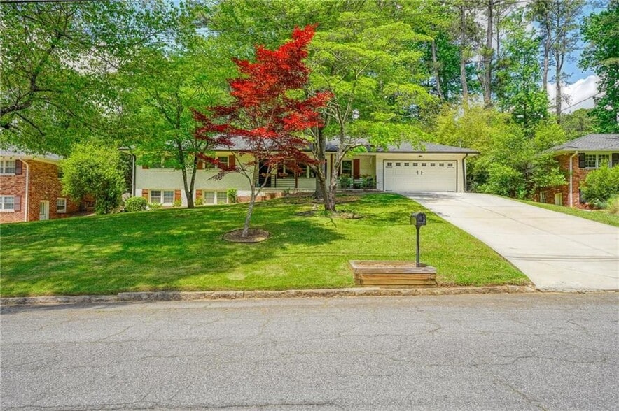 Building Photo - 3076 McCully Dr NE