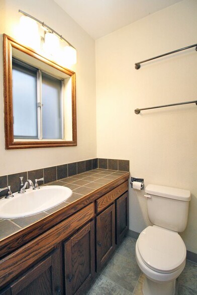 Building Photo - 3719 S Hood Ave