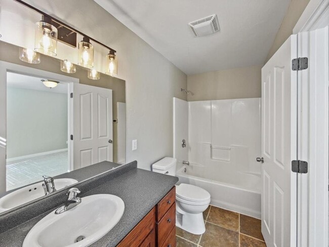 Building Photo - 4535 Glenwood Dr