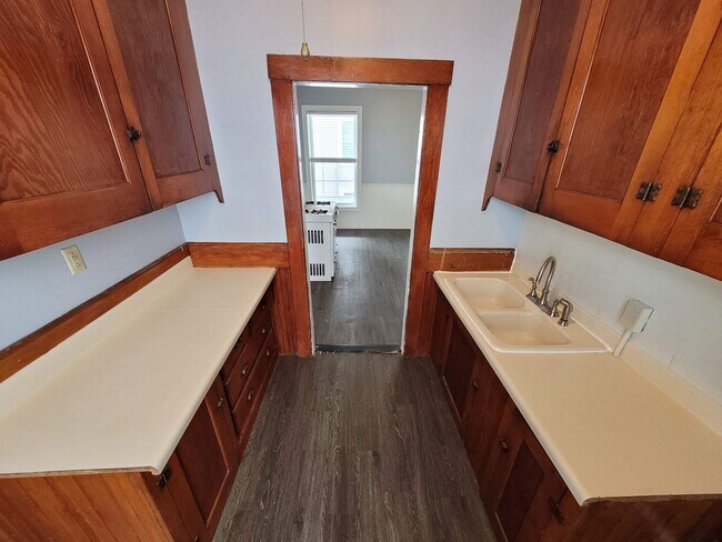 Building Photo - 145 Pine St