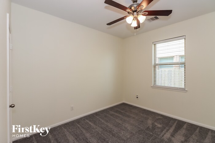 Building Photo - 23810 Via Viale Dr