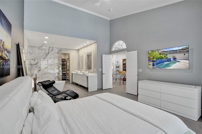 Building Photo - 644 W Palm Aire Dr