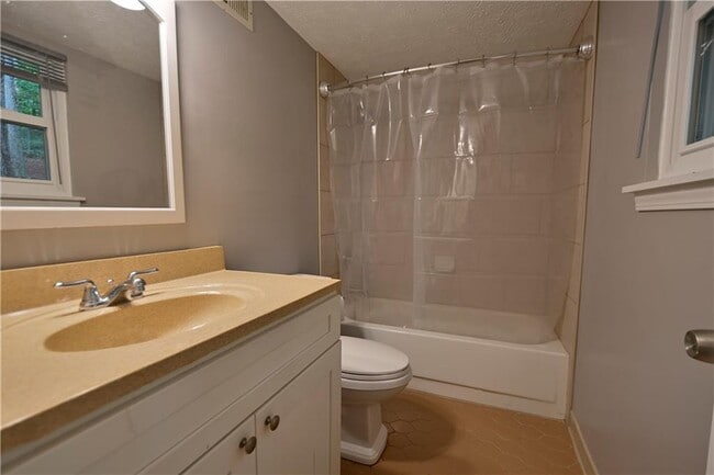 Building Photo - 459 Ridgetop Dr NW