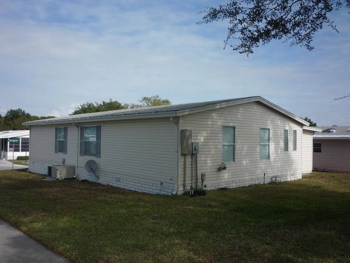 Building Photo - 4530 Skyline Dr