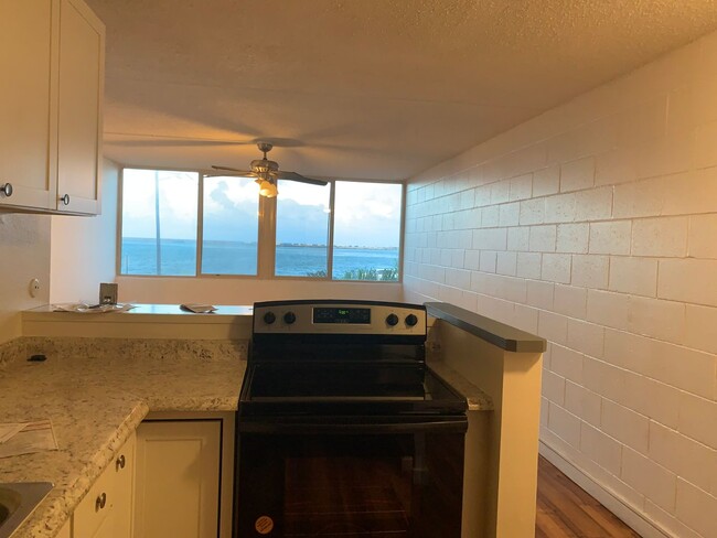 Building Photo - Kahului 2 Bedroom 1 1/2 bath available now...