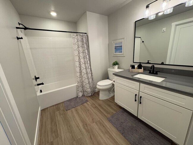 Building Photo - 206 N Chapparell Dr