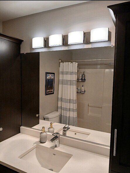 Building Photo - 720 NW 185th Ave