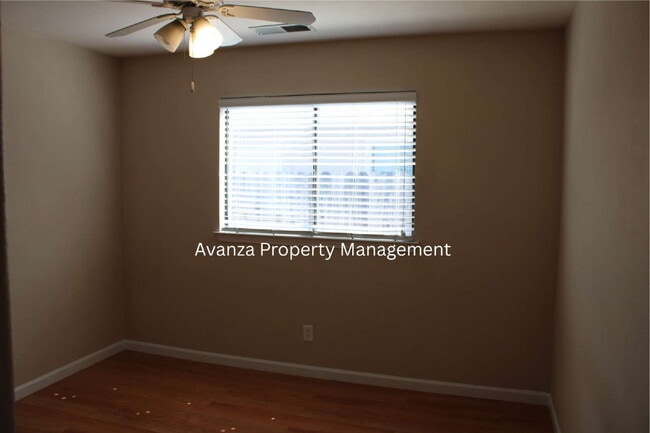 Building Photo - 4 Bedroom/2 Bath Home in Clovis  (Herndon and Armstrong)