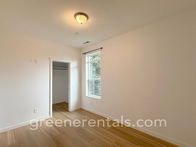 Building Photo - 1944 Olympia Ave NE