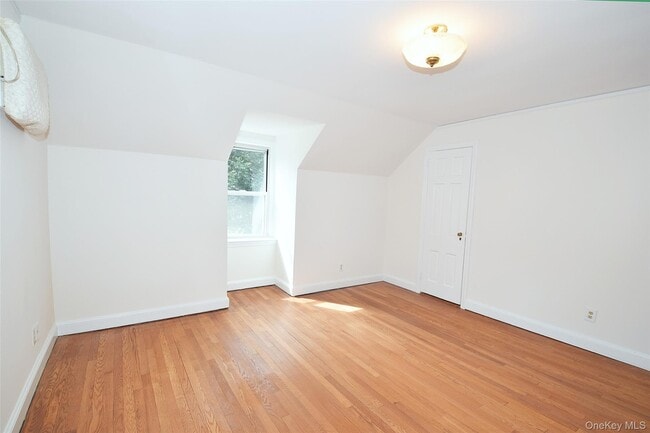 Building Photo - 61 Kenwood Rd