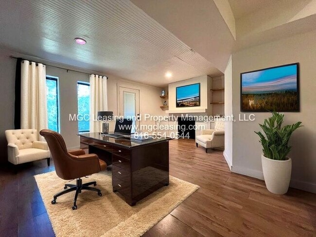 Building Photo - Spacious Duplex with Partially Finished Walkout Basement- Available in December!