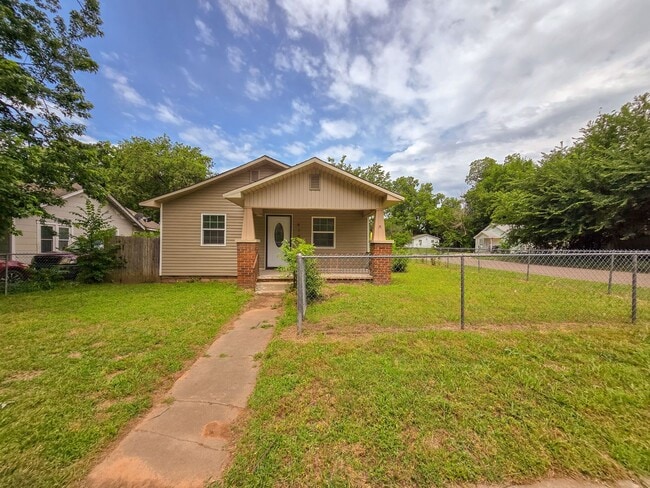 Building Photo - 2 Bedroom, optional 3rd bed,  1 Bath Home ...
