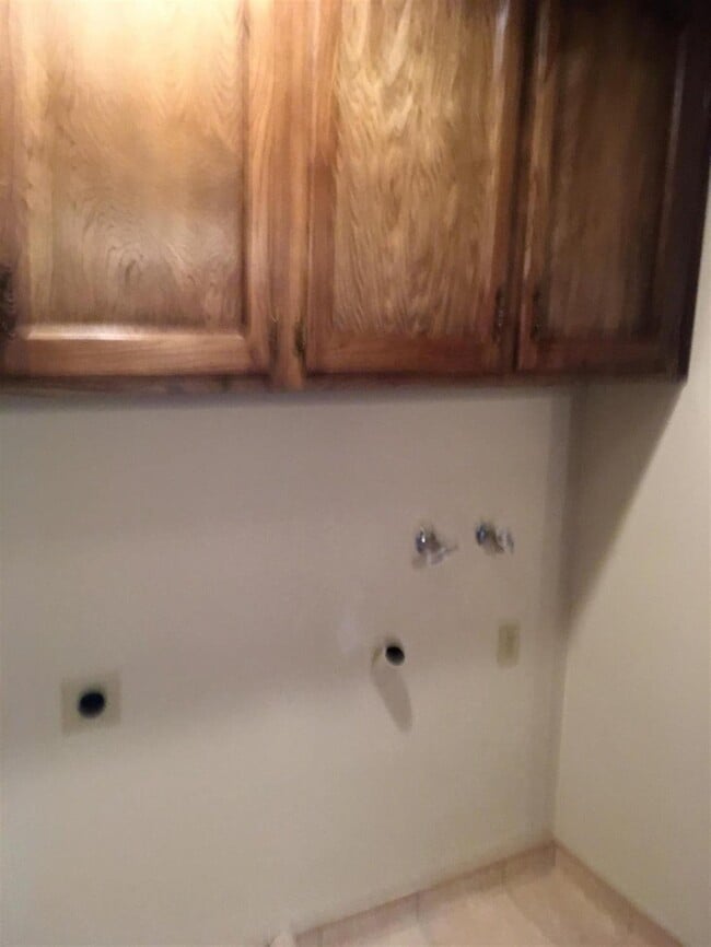 Building Photo - 1555 W Boston Ave