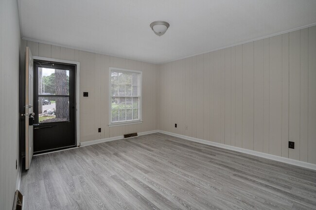 Building Photo - 307 Fairview Ave SW