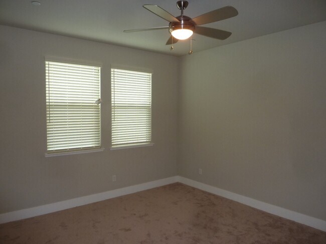 Building Photo - Spacious 3-Bed, 2.5-Bath Home in Tahoe Par...