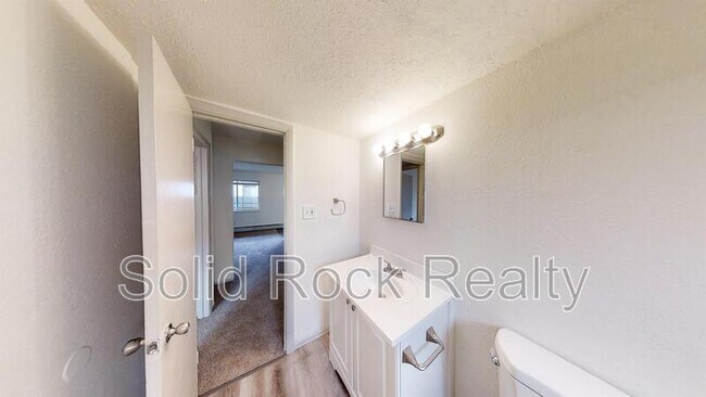 Building Photo - 1411 S Corona Ave