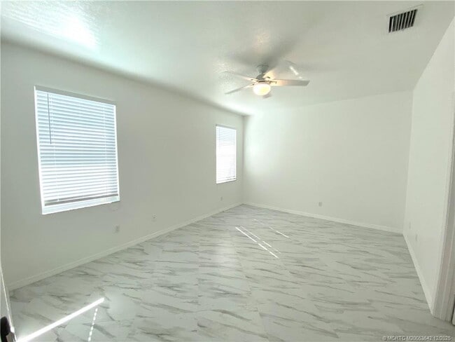 Building Photo - 3486 NW Oak Glen Dr