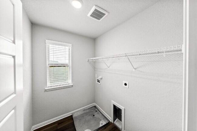 Building Photo - Beautifully Upgraded 3-Bedroom Home for Re...