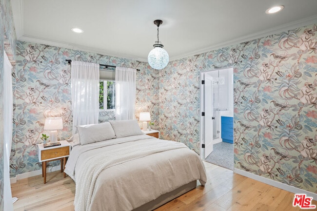 Building Photo - 1275 S Sycamore Ave