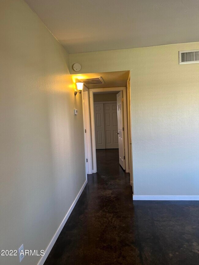 Building Photo - 1718 E Campbell Ave