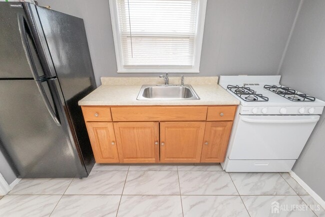 Building Photo - 217 MacArthur Ave