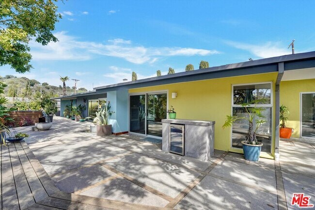 Building Photo - 2755 Carmar Dr