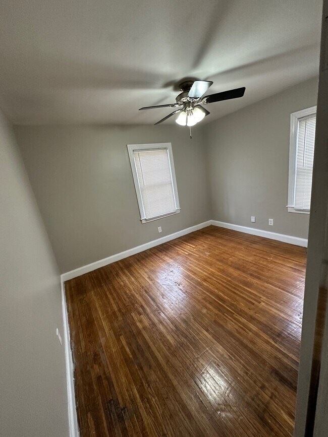 Building Photo - 1224 Weller Ave