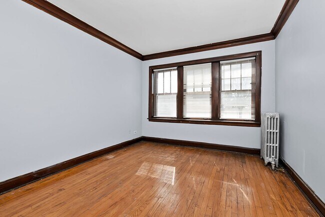 Interior Photo - 7258 S Artesian Ave