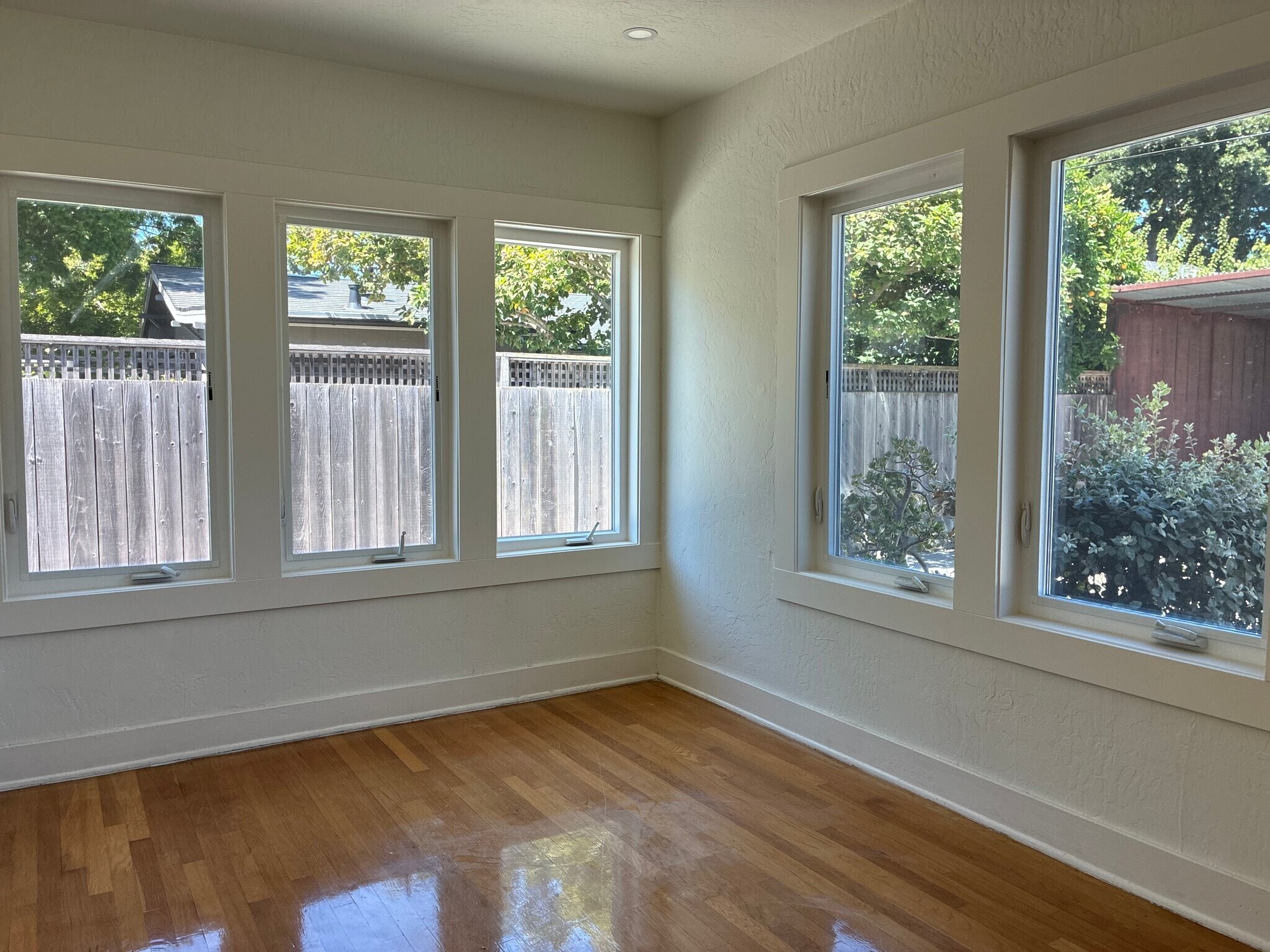 Building Photo - 877 Villa Ave