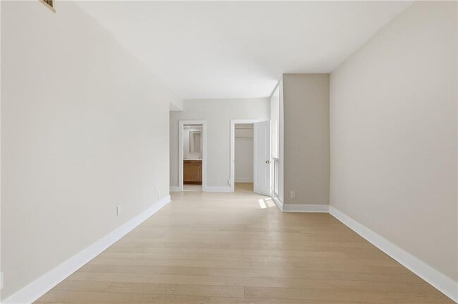 Building Photo - 2632 Peachtree Rd NW