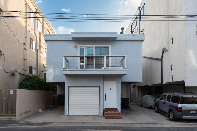 Building Photo - 6307 Ocean Front Walk