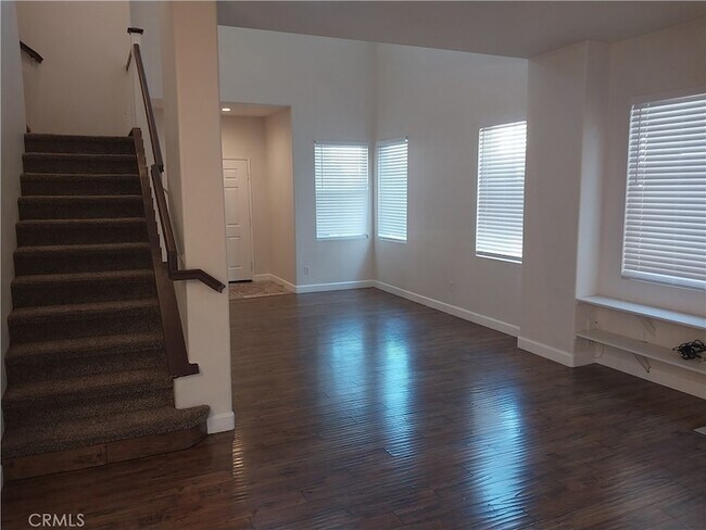 Building Photo - 935 Redtail Dr