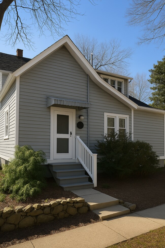 Building Photo - Studio apartment in Historical Burlington