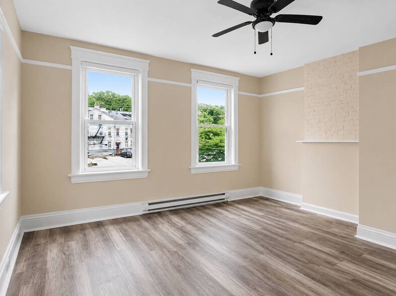 Building Photo - 2156 W Clifton Ave