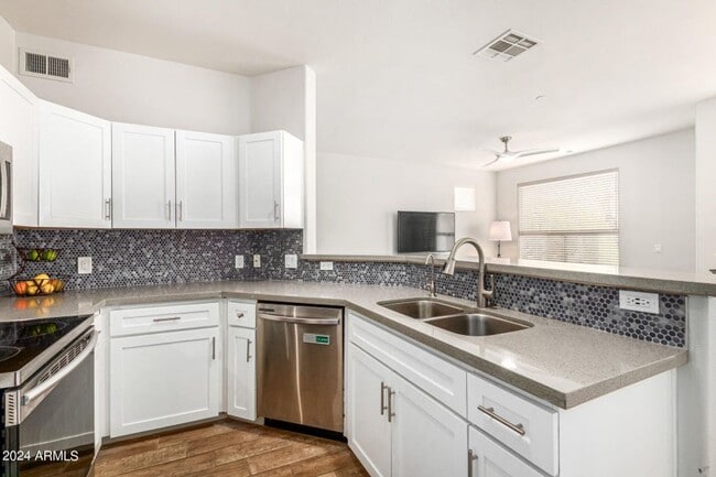 Building Photo - Lovely unit at Mira Vista Condominiums