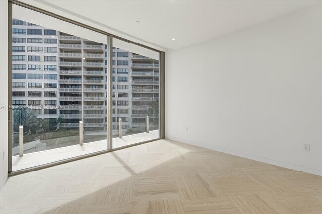 Building Photo - 5 Grove Isle Dr