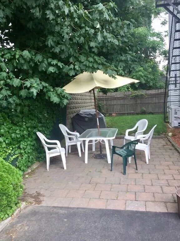 Building Photo - 15 Snow St